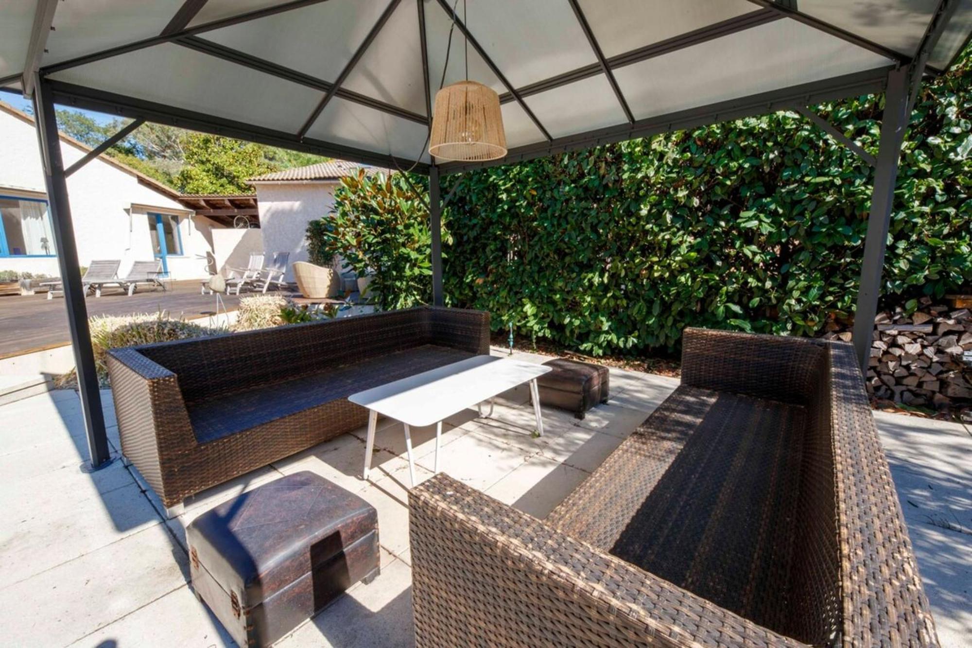 06V - Beautiful Villa With Spa Pool And Tennis Бьо Экстерьер фото