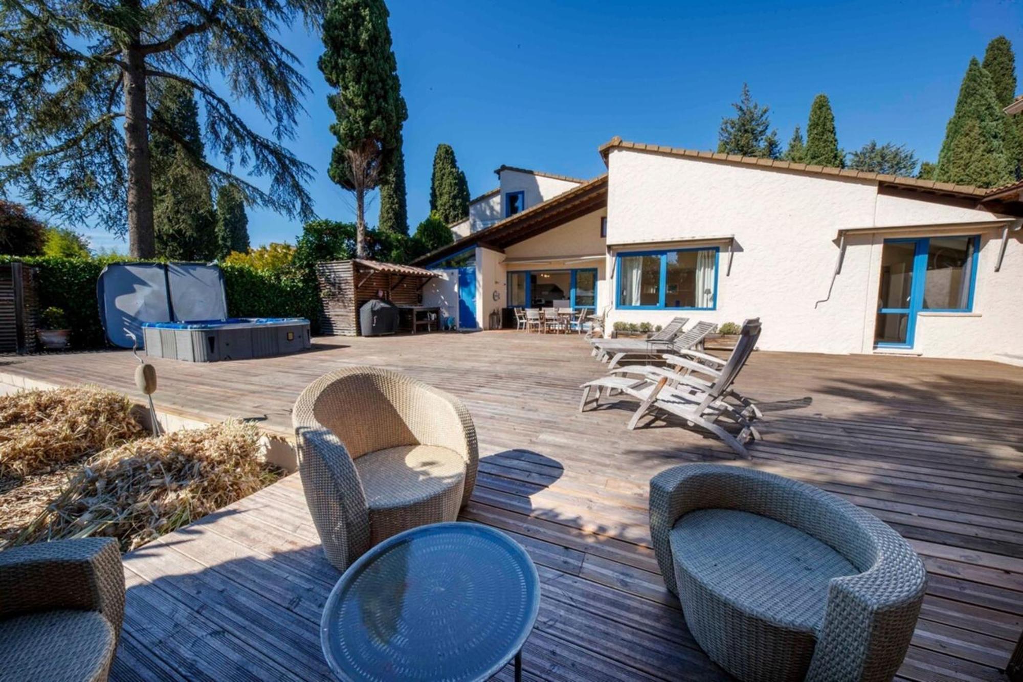 06V - Beautiful Villa With Spa Pool And Tennis Бьо Экстерьер фото